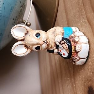 Vintage Woodlander stoneware rabbit figurine